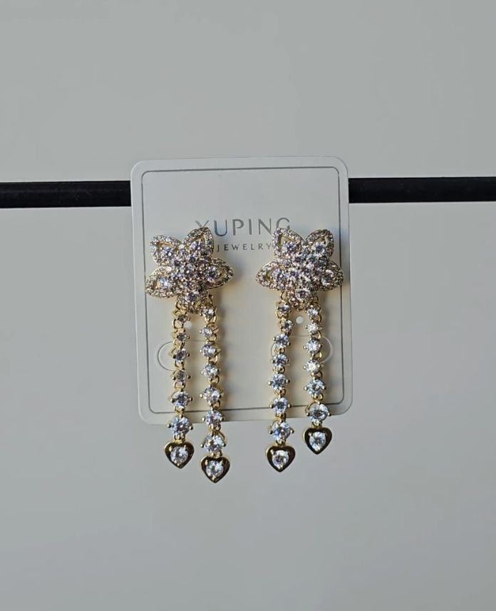 Xuping Yıldız Sallantılı Taşlı Gold Küpe
