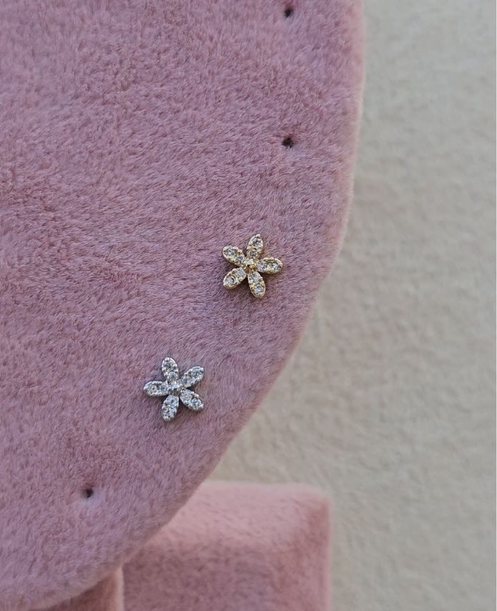 Çelik Çiçek Taşlı (Arkası Düz) Piercing