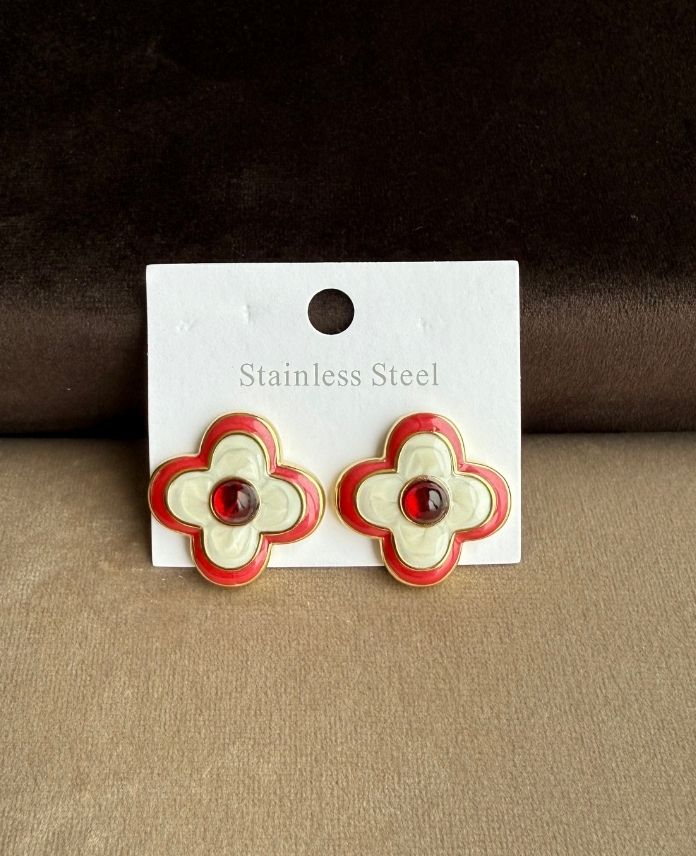 Çelik Yonca Kırmızı Beyaz Küpe