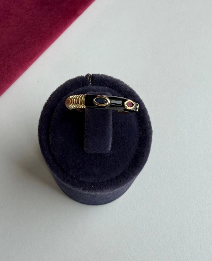 Pirinç Ayarlamalı Siyah Renkli Taşlı Yüzük