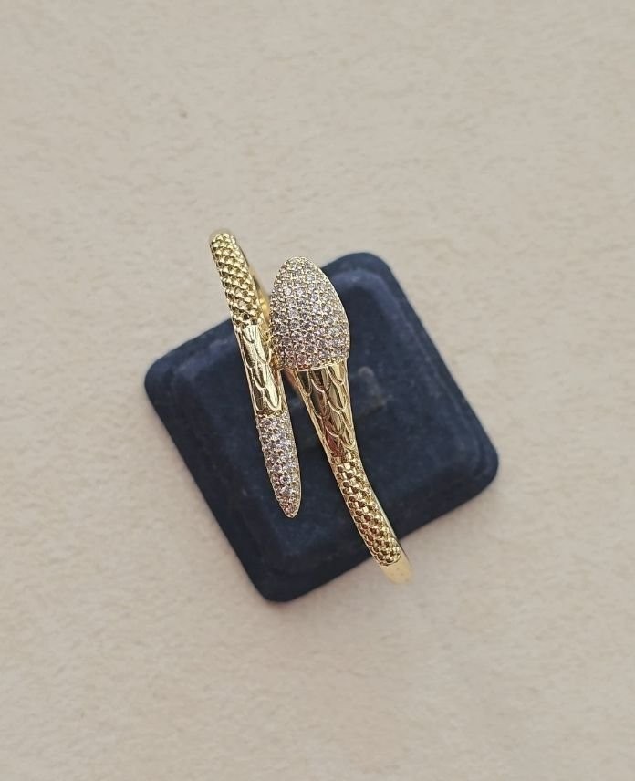 Xuping Yılan Taşlı Gold Kelepçe