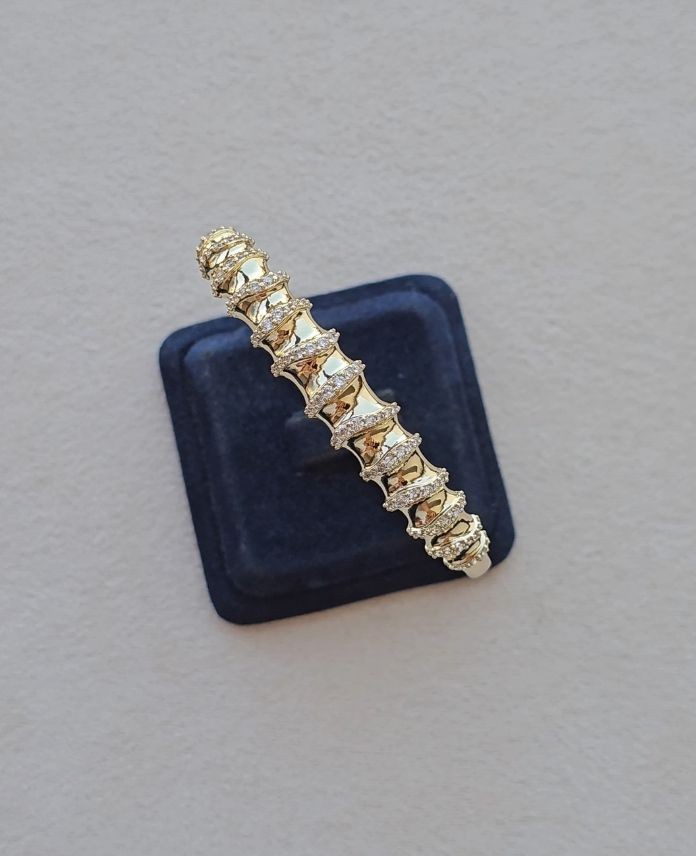 Xuping Şerit Taşlı Gold Kelepçe