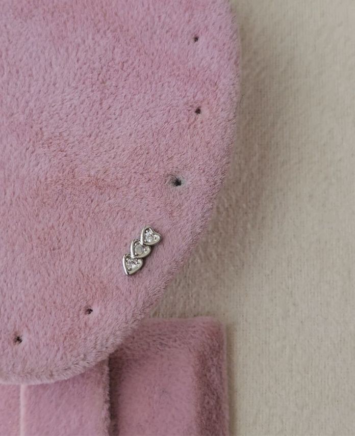 Çelik 3 Kalp Taşlı (Arkası Düz) Piercing