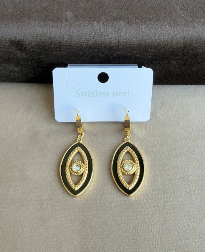 Çelik Göz Siyah Taşlı Küpe