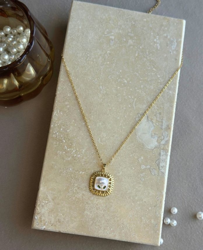 Çelik Sanat Kare İnci Kolye