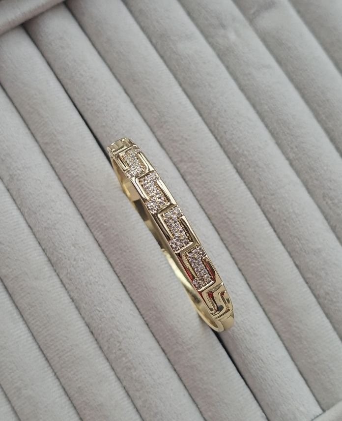 Xuping Labirent Taşlı Gold Kelepçe