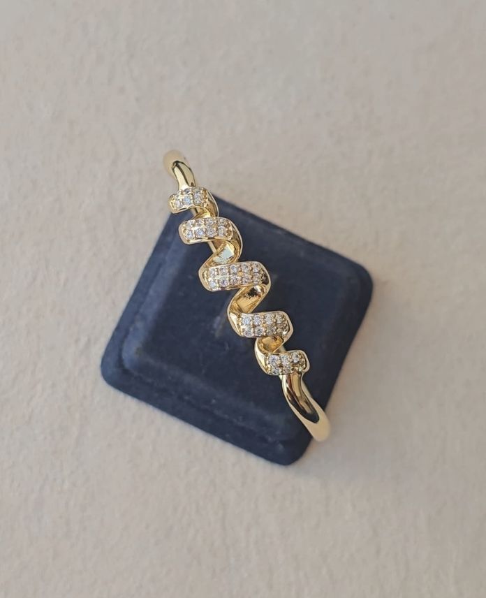 Xuping Burgu Taşlı Gold Kelepçe