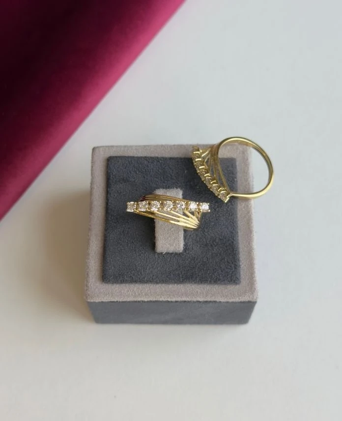 Xuping Numaralı Çapraz Taşlı 14K Yüzük