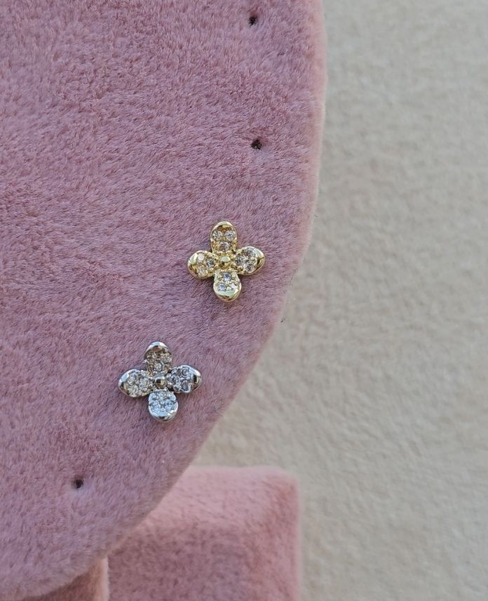 Çelik Çiçek Taşlı (Arkası Düz) Piercing