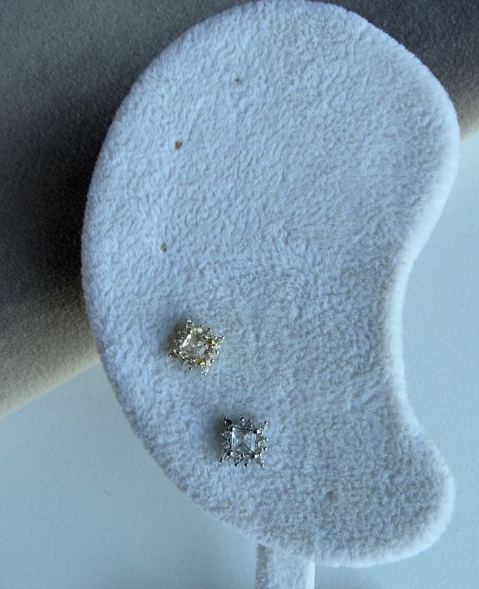 Çelik Kare Taşlı (Arkası Düz) Piercing