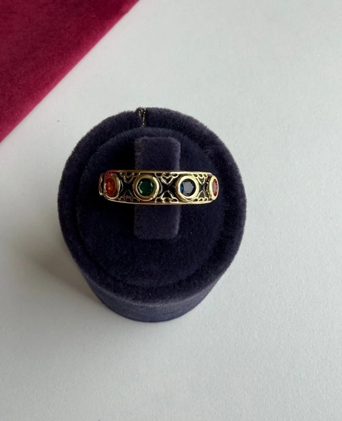 Pirinç Ayarlamalı Siyah Yuvarlak Renkli Taşlı Yüzük