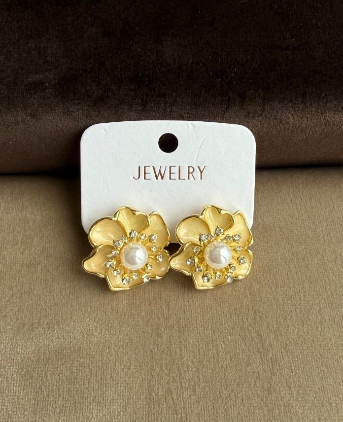 Pirinç Çiçek İncili Krem Küpe