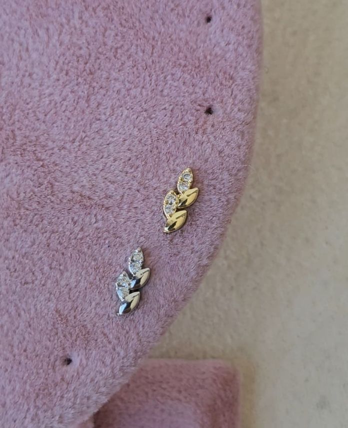 Çelik Yaprak Taşlı (Arkası Düz) Piercing
