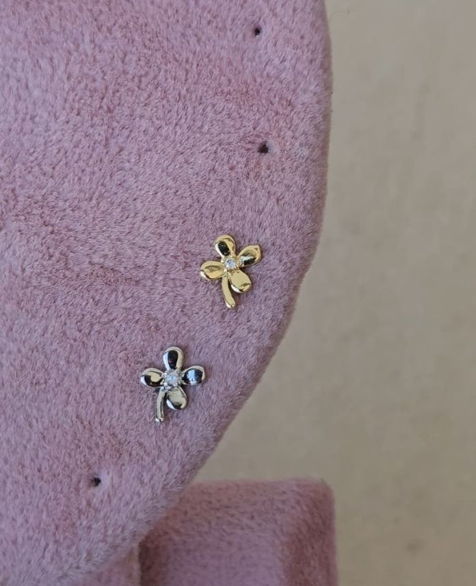 Çelik Çiçek Taşlı (Arkası Düz) Piercing