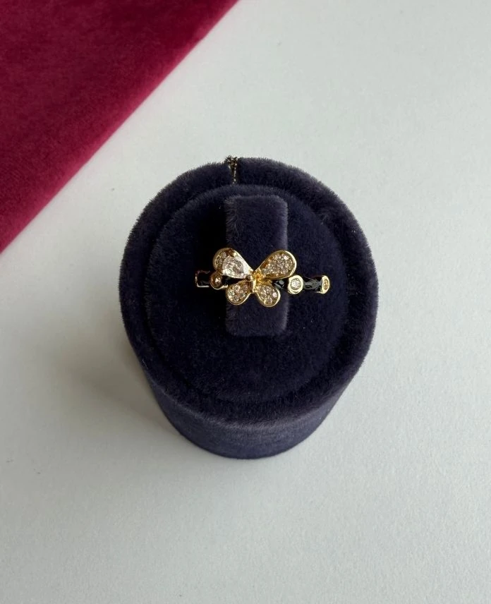 Pirinç Ayarlamalı Siyah Kelebek Taşlı Yüzük