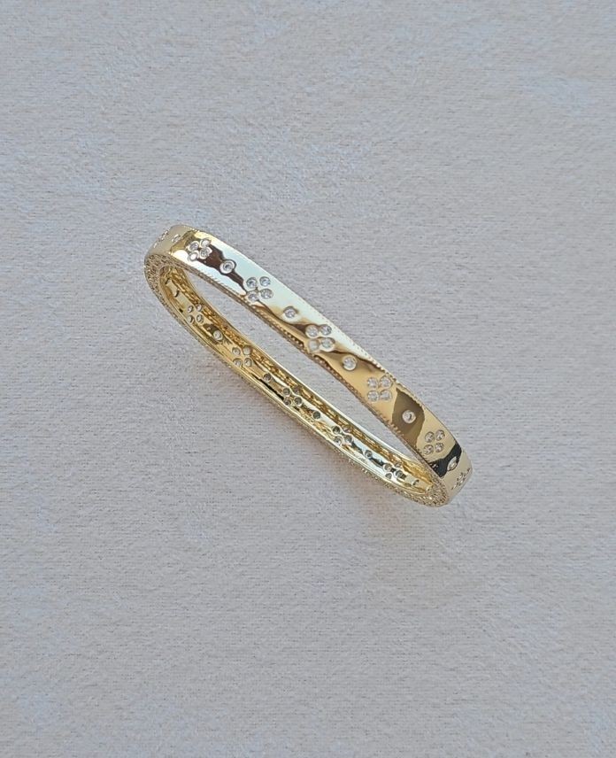 Xuping Çiçek Taşlı Gold Kelepçe