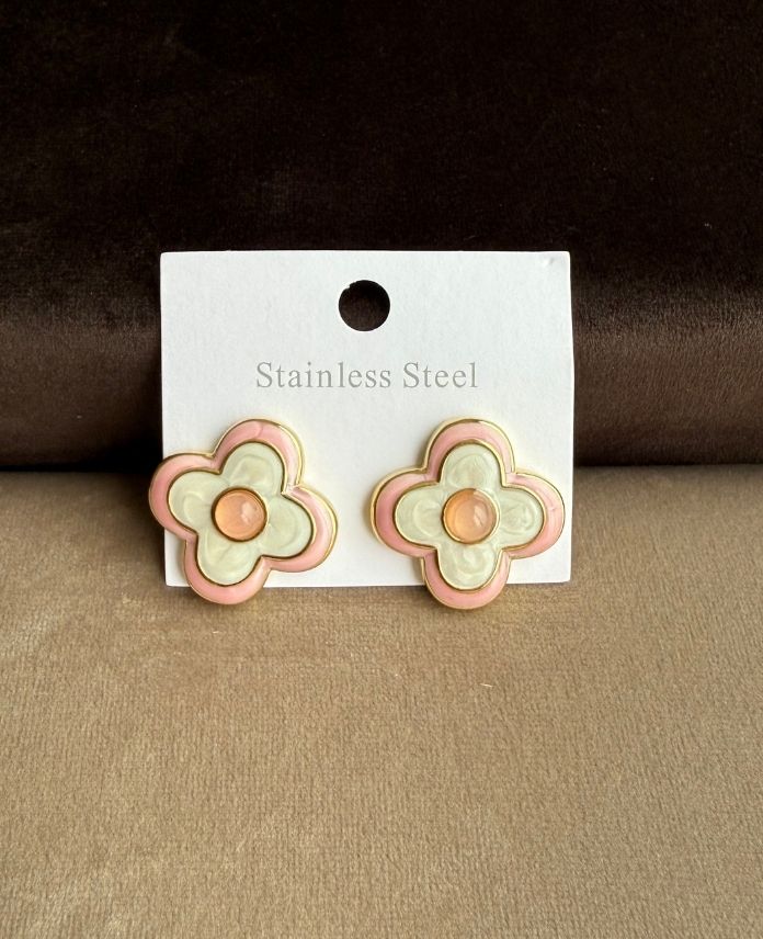 Çelik Yonca Pembe Beyaz Küpe