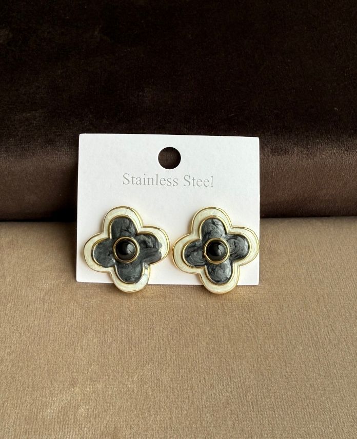 Çelik Yonca Siyah Beyaz Küpe