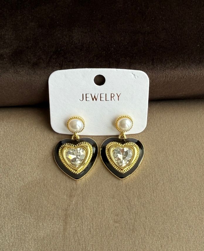 Piirinç Kalp Taşlı Siyah Küpe