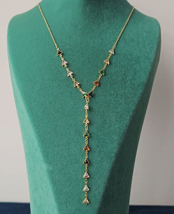 Pirinç Üçgen Y Renkli Taşlı Kolye