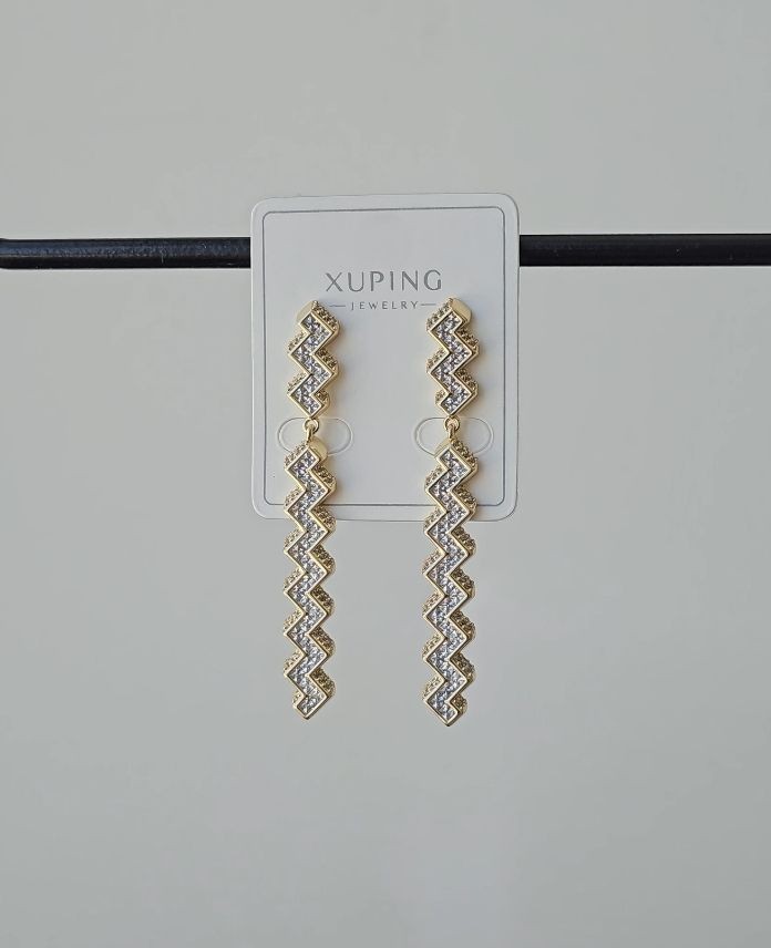 Xuping Sallantılı Taşlı Gold Küpe