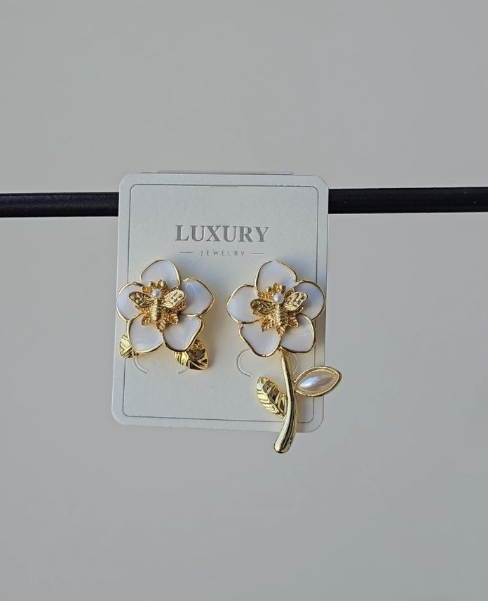 Luxury Çiçek Beyaz Küpe