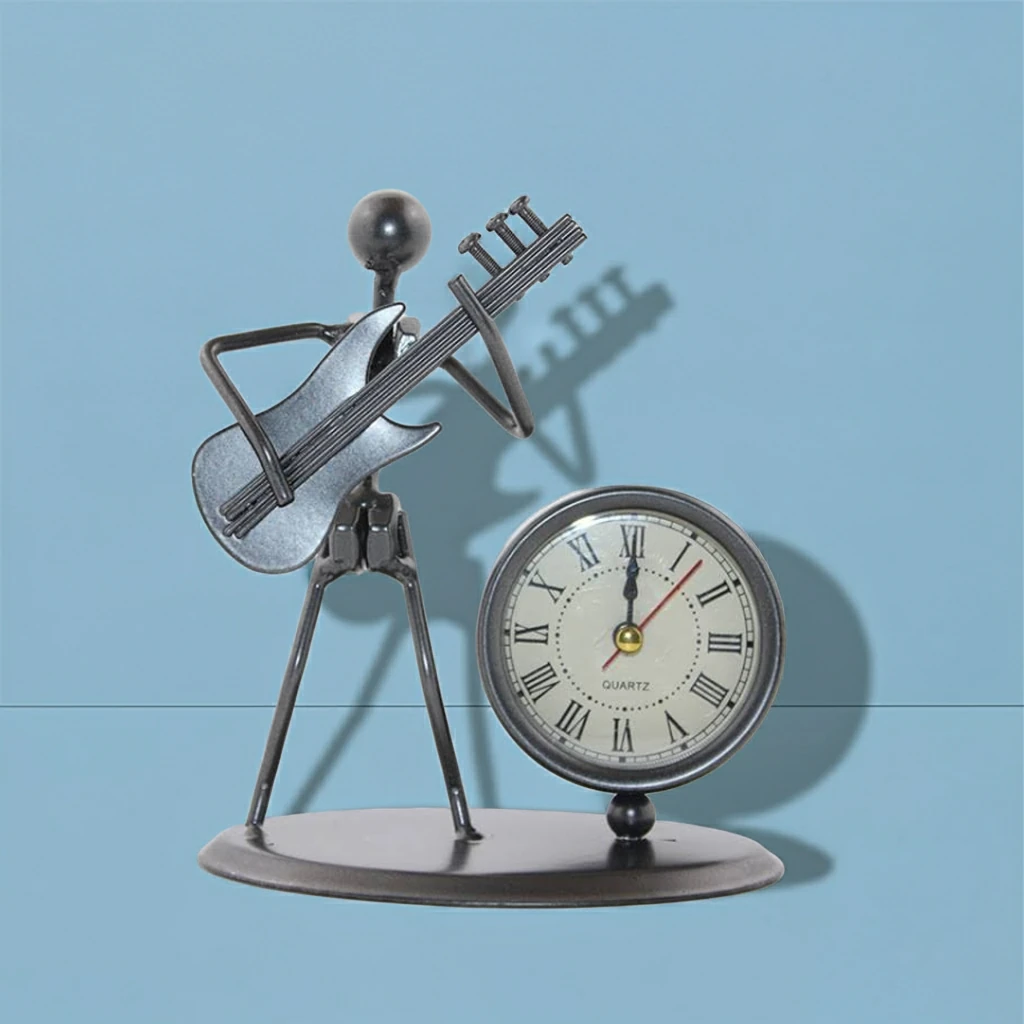Masa Üstü Metal Saat Gitar Çalan Müzisyen