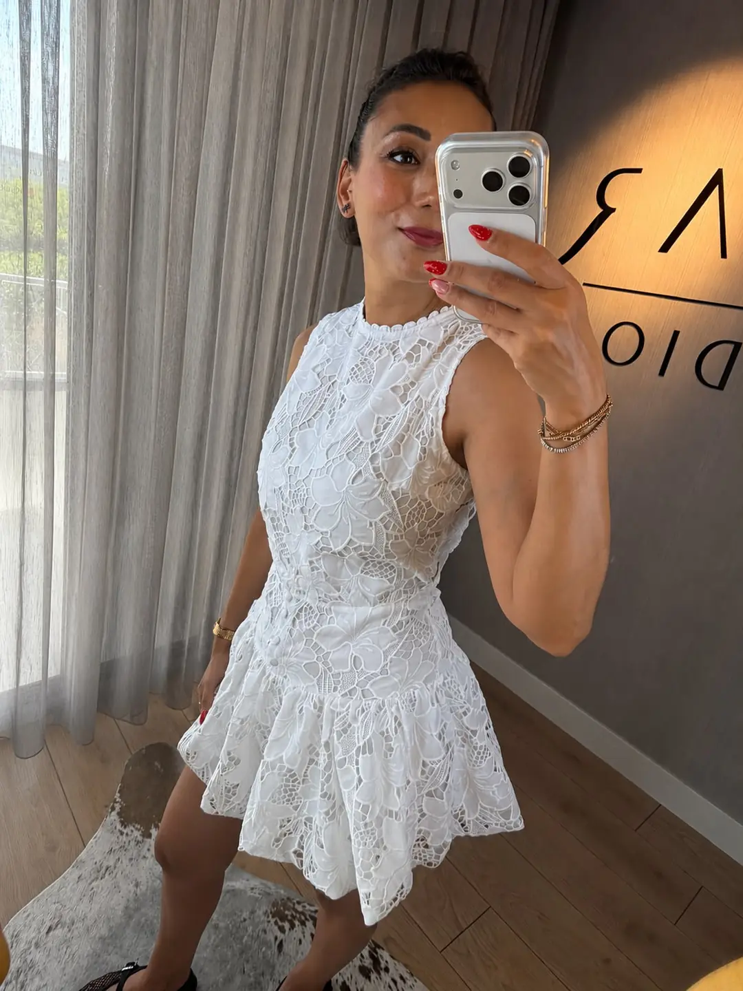 Beyaz Güpürlü Mini Elbise · 3