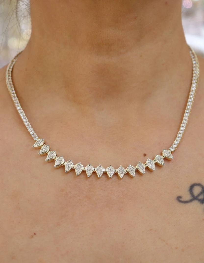 Damla Taş Detaylı VIP Kolye