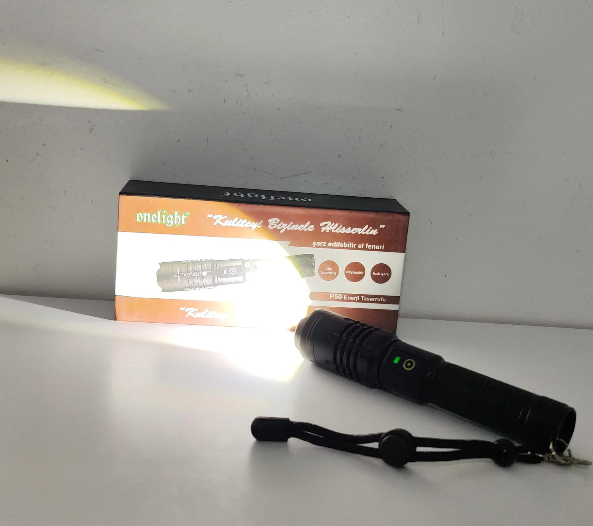 Zoomlu Onelight El Feneri