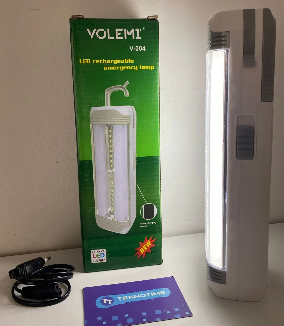 Acil Durumlar İçin Güneş Enerjisiyle Ve Kabloyla Şarj Edilebilir Beyaz Renk LED Lamba