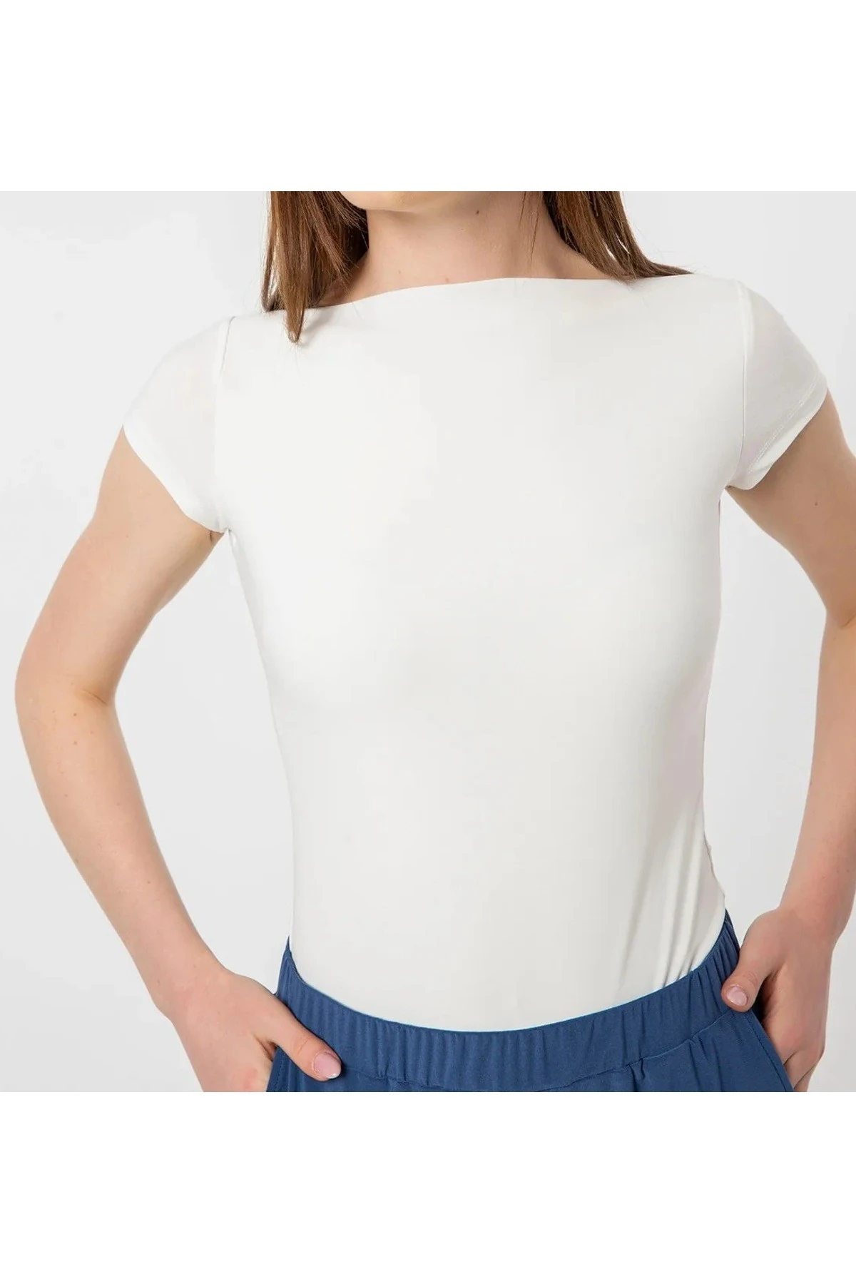 Kadın Beyaz ,Kayık Yaka Kısa Kol T-shirt & Bluz-Likralı Penye Kumaş
