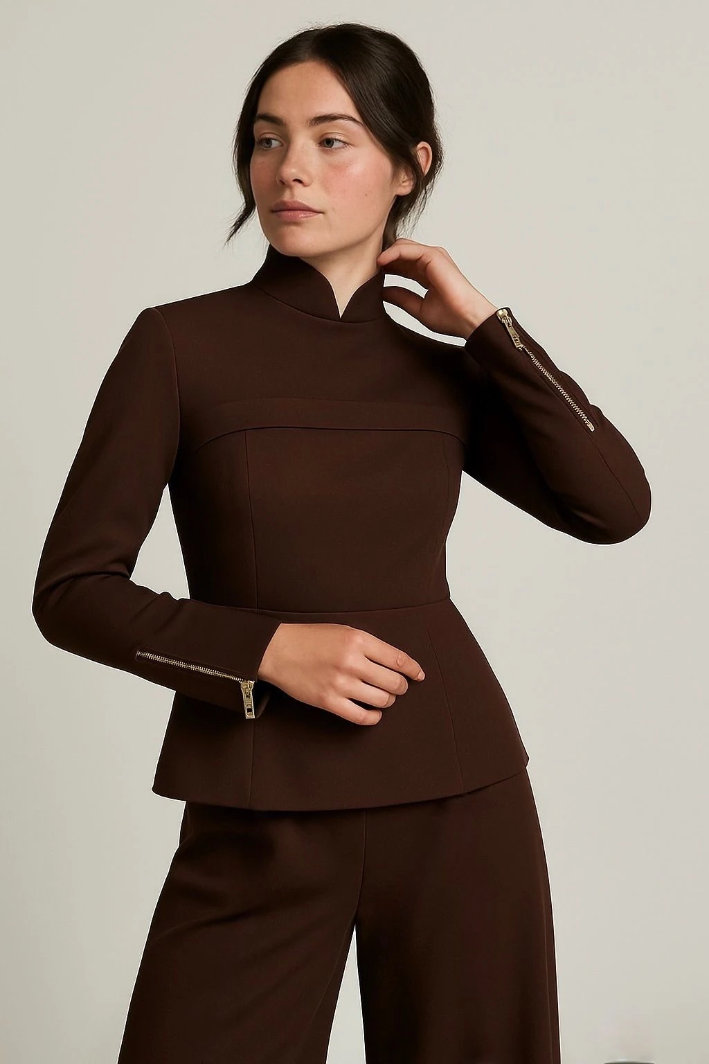 Belden oturtmalı bluz fermuar detaylı kahverengi