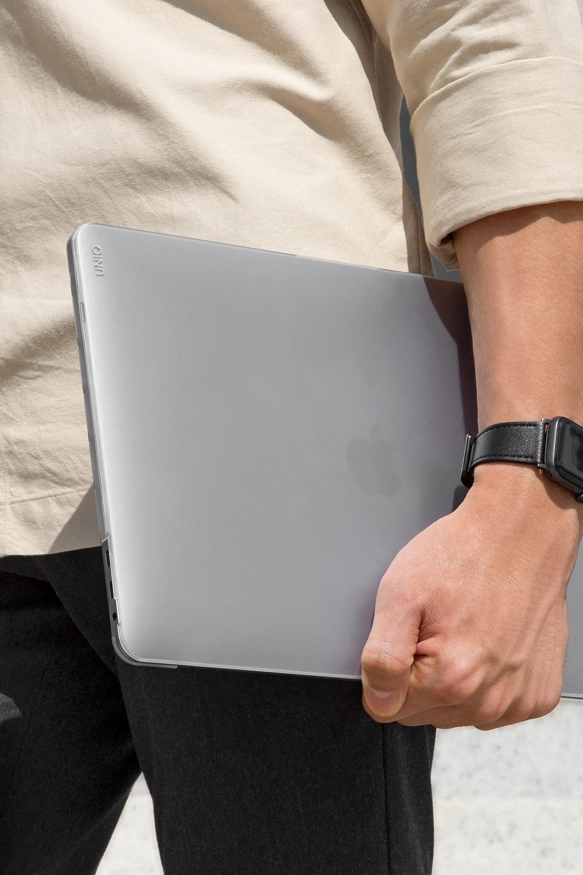 UNIQ Macbook Pro 14 (2024) Vero Kılıf - Şeffaf