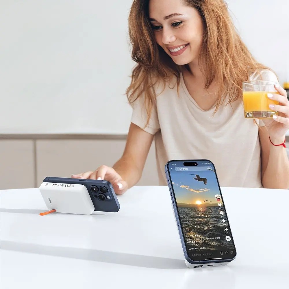 MCDODO MC-5100 15W 10000 mAh Stantlı Manyetik Kablosuz Powerbank - Beyaz