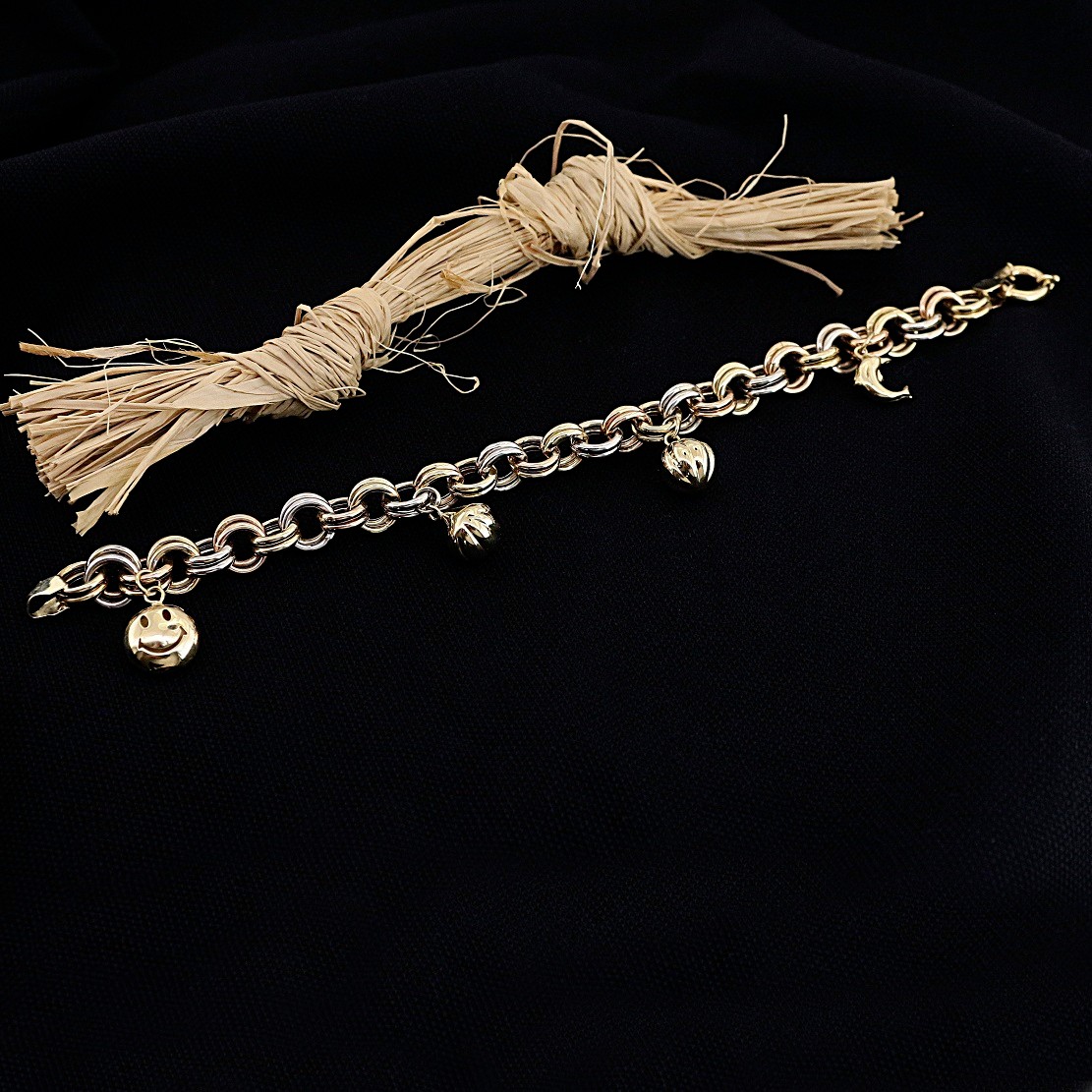 Gold Hallow Chain Bracelet