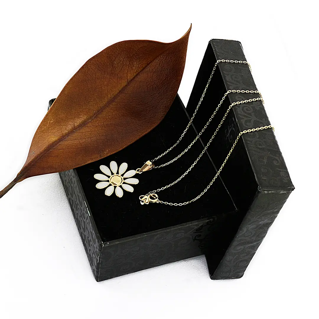 Daisy Gold Necklace