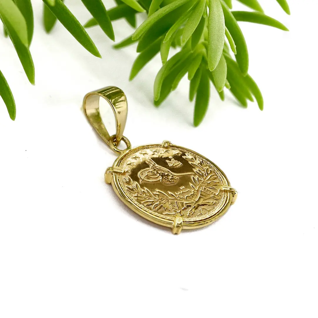 Reşat Quarter Framed Necklace Pendant