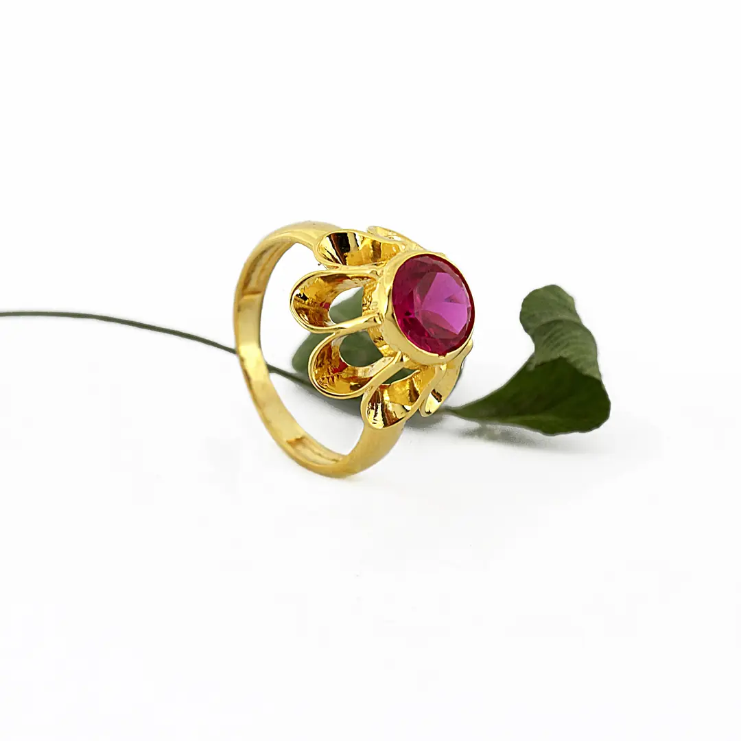 Red Stone-set Flower Gold Ring