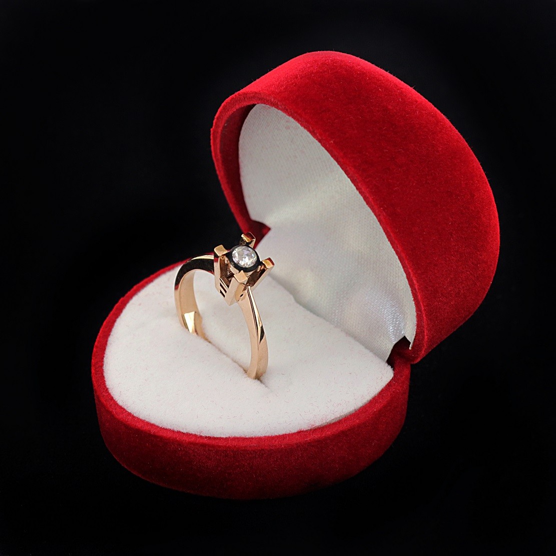  Diamond Solitaire Gold Ring