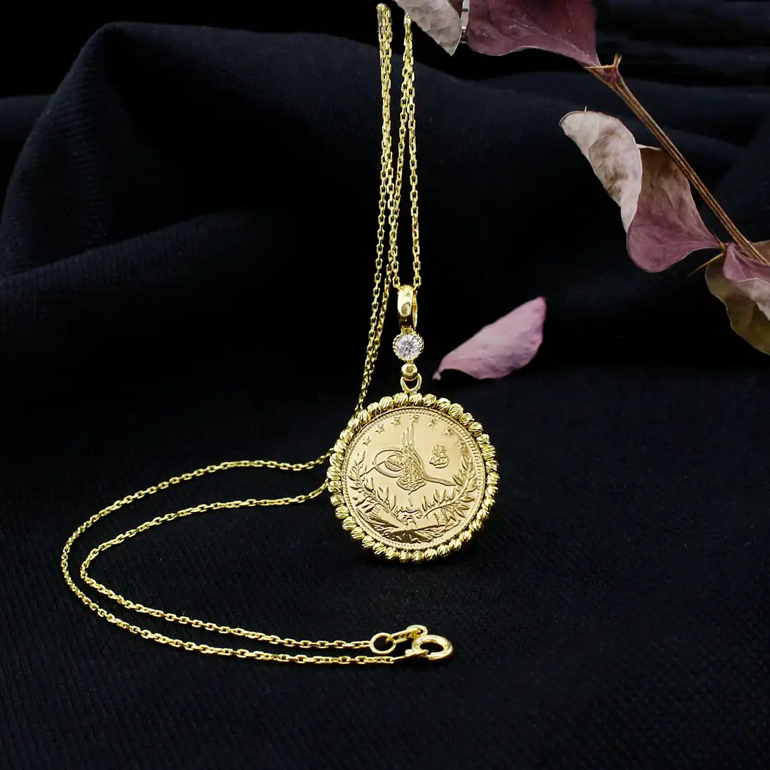 Reşat Half Lira Coin Dorica Framed Necklace