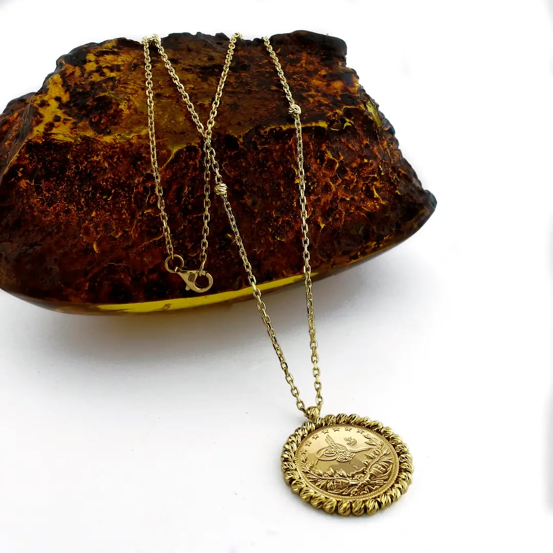 Reşat Half Lira Coin Dorica Framed Necklace