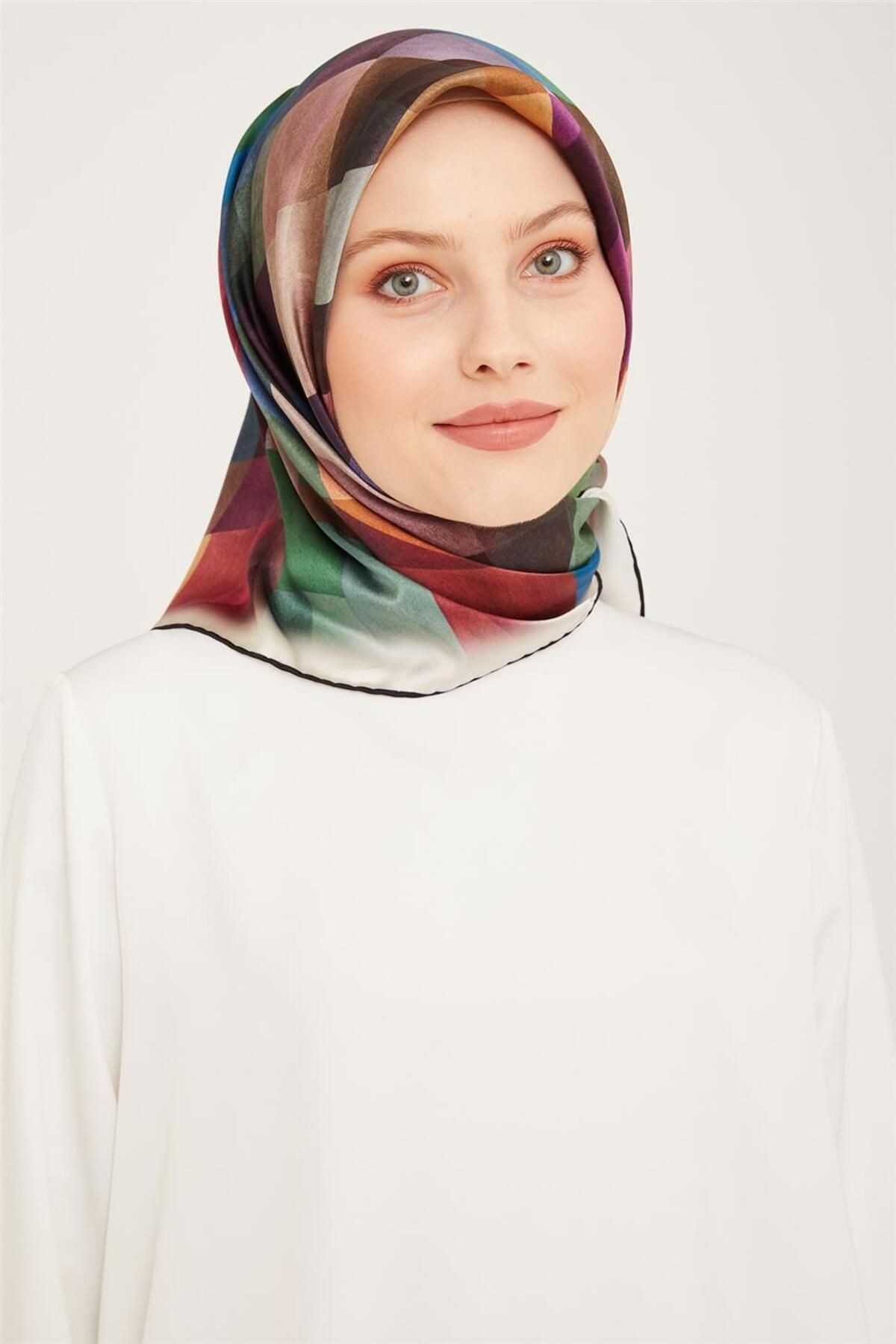 Armine 90 X90 Mor-Mavi-Yeşil-Kahve 23/24 Sonbahar Kış Sura İpek Eşarp - 23KA9024