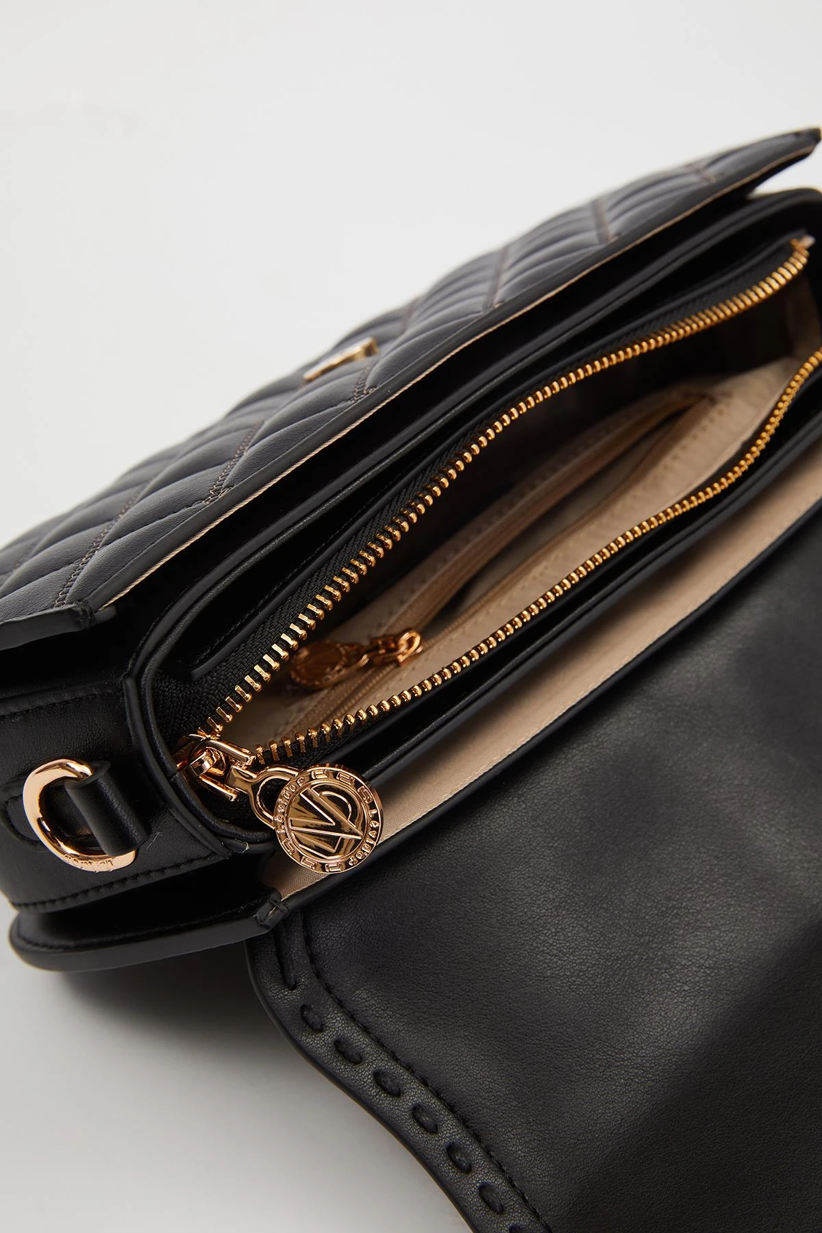 Levidor Toka Detay Kadın Omuz Çantası 930387