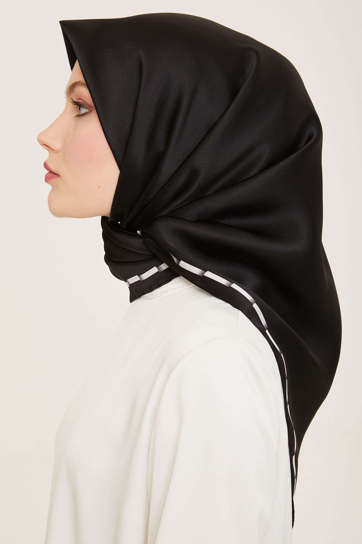 ARMİNE 90*90 İPEK EŞARP 9165D (SURA) E24YA9165D01