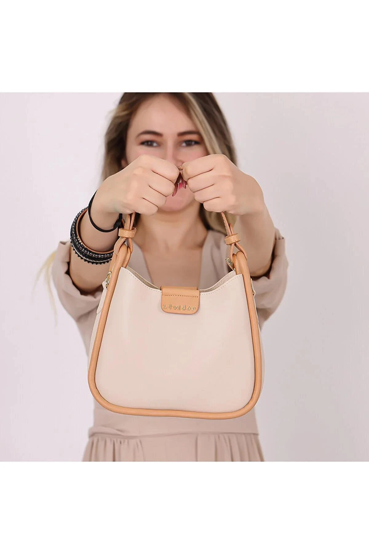 930062 Kadın El & Omuz Çantası