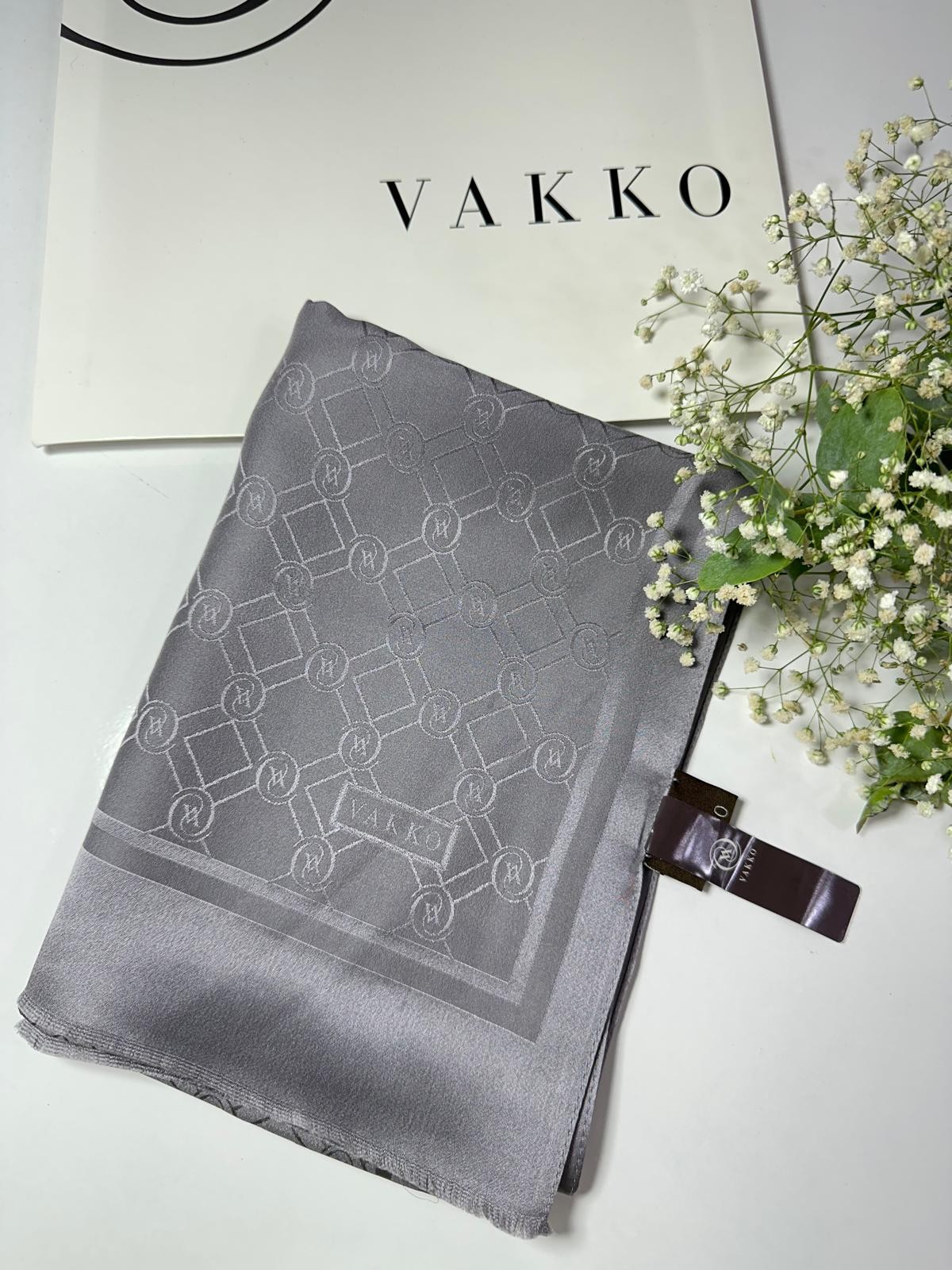 VAKKO 68x200 JAKARLI SAF İPEK ŞAL - 05491