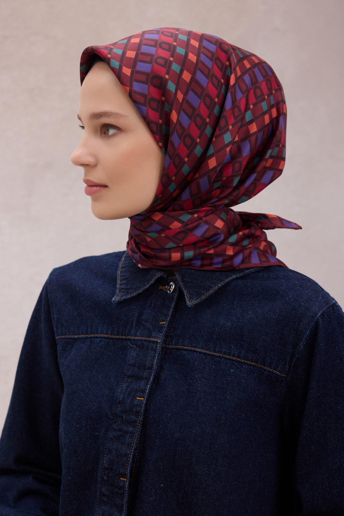 Belli Logo Desen Saf İpek Twill Eşarp 4223D01