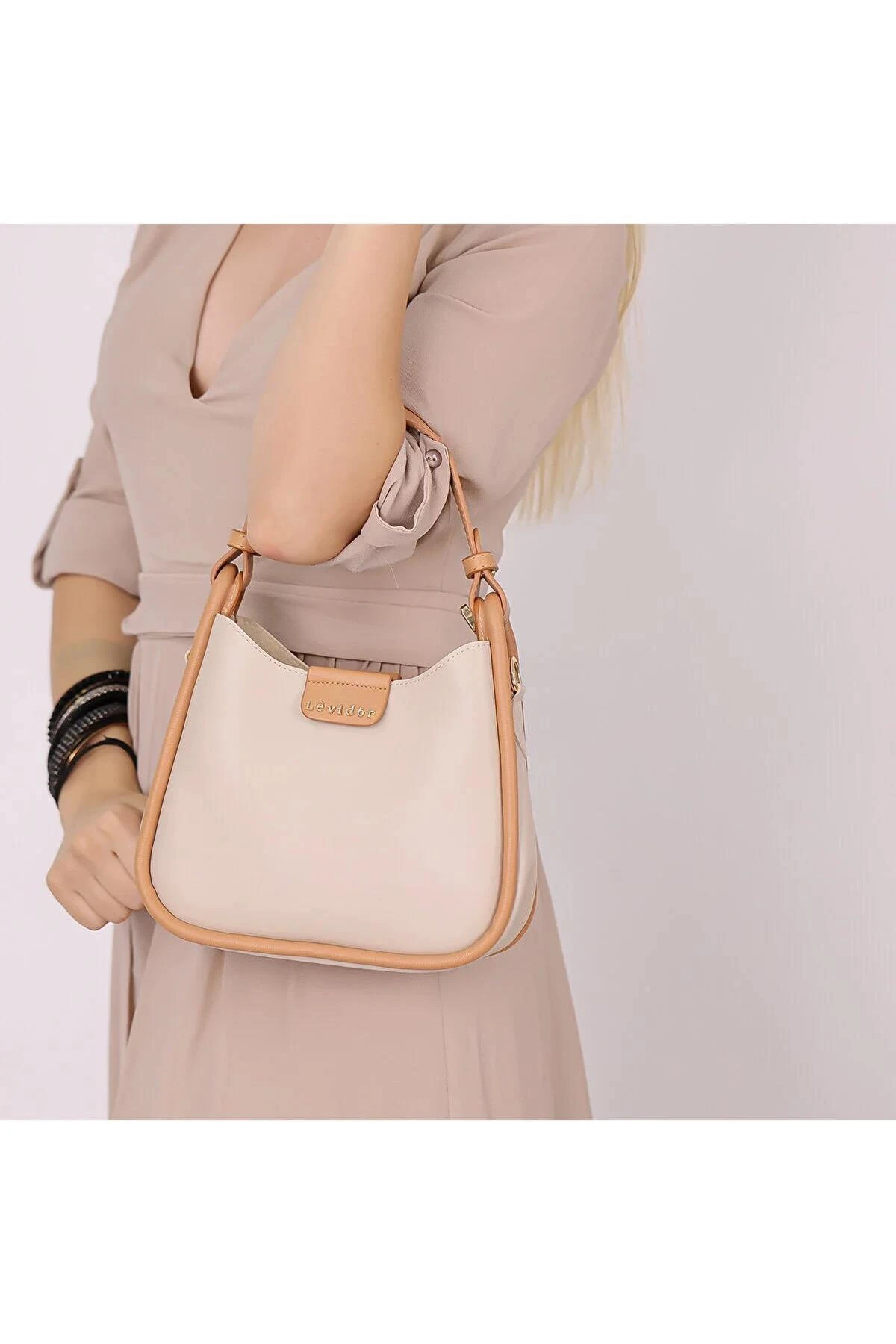 930062 Kadın El & Omuz Çantası