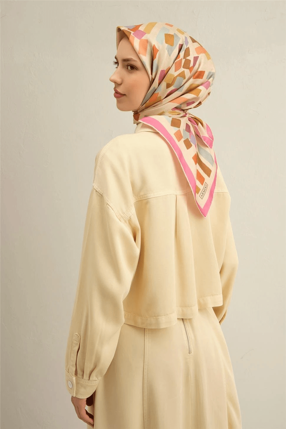 Pembe 33